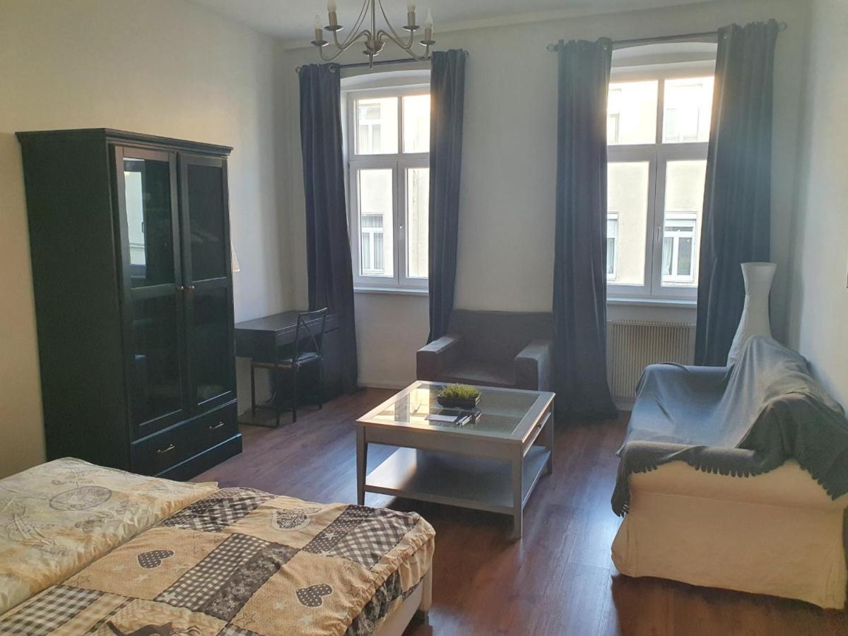 Spacious Near The Center Apartment Wien